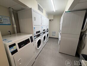 1200 Massachusetts Ave, Unit 320 in Cambridge, MA - Foto de edificio - Building Photo