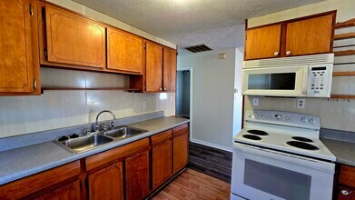 318 Bruce St in Warner Robins, GA - Building Photo - Building Photo