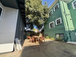 1301 Adeline St, Unit LWR in Oakland, CA - Foto de edificio - Building Photo