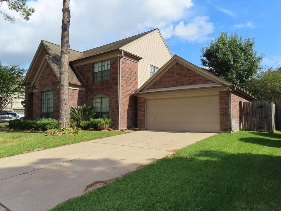 17318 Shadow Valley Dr in Spring, TX - Foto de edificio