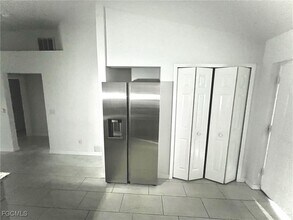 2912 SE Santa Barbara Pl in Cape Coral, FL - Building Photo - Building Photo