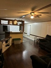 207 Cedar St in Loogootee, IN - Foto de edificio - Building Photo