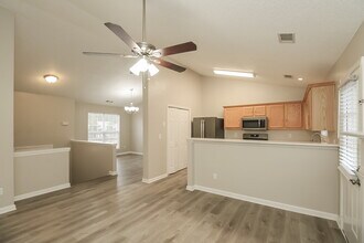 9447 Rollinghills Dr in Jonesboro, GA - Foto de edificio - Building Photo