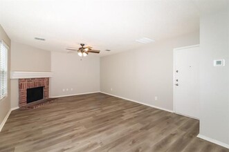 3951 Fox Run Dr in Fort Worth, TX - Foto de edificio - Building Photo