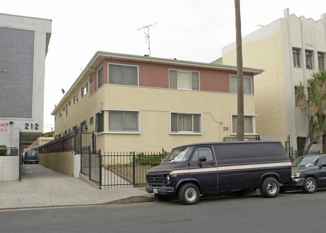 218 S Mariposa Ave in Los Angeles, CA - Building Photo - Building Photo