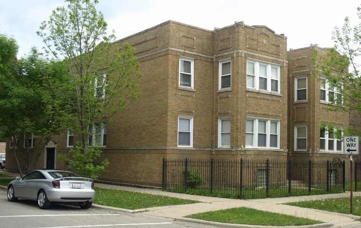 3655 N Troy St in Chicago, IL - Building Photo