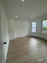 142 Cowles St in Bridgeport, CT - Building Photo