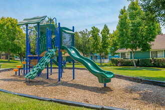 Woodside Village in Ventura, CA - Building Photo - Building Photo