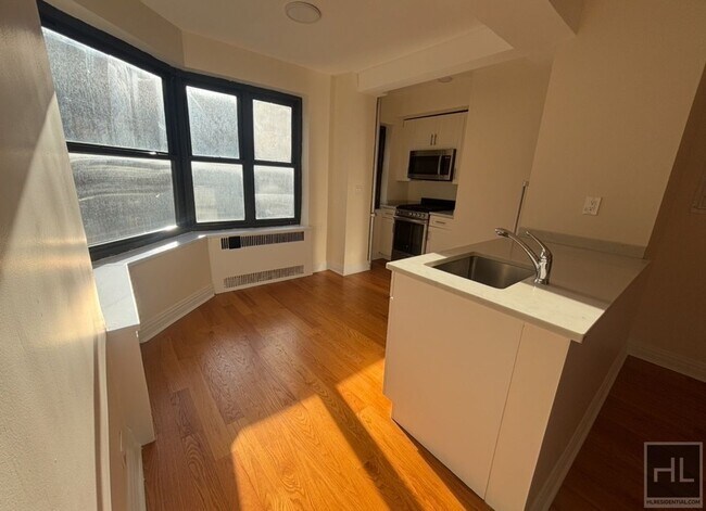 EAST 56 STREET, Unit 11F in New York, NY - Foto de edificio - Building Photo