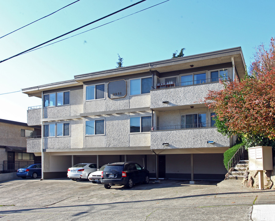 Rouleau Apartments in Seattle, WA - Building Photo