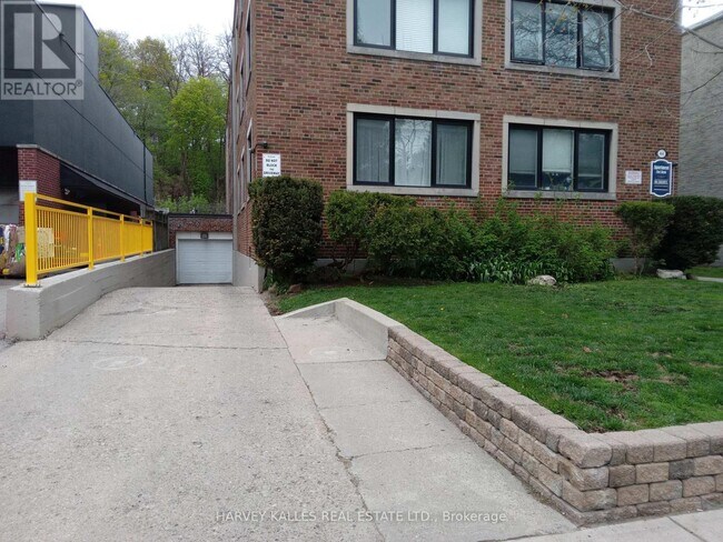 464-464 Summerhill Ave in Toronto, ON - Building Photo - Building Photo