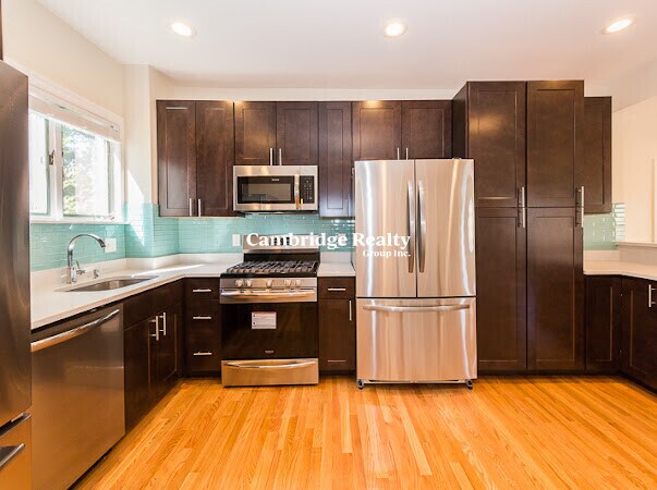 128 Monument St, Unit T in Medford, MA - Building Photo