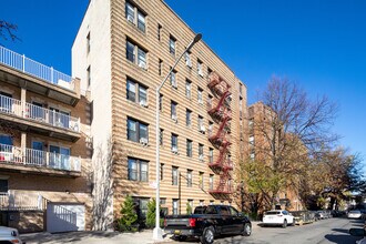 Harbor Hall in Brooklyn, NY - Foto de edificio - Building Photo