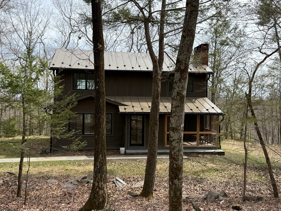 25 Boggs Hill Rd in Woodstock, NY - Building Photo