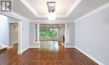 22 Lower Village Gate in Toronto, ON - Building Photo - Building Photo