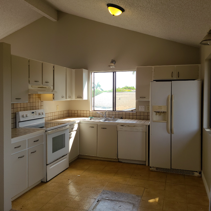 279 Lakau Pl-Unit -Main in Kihei, HI - Building Photo