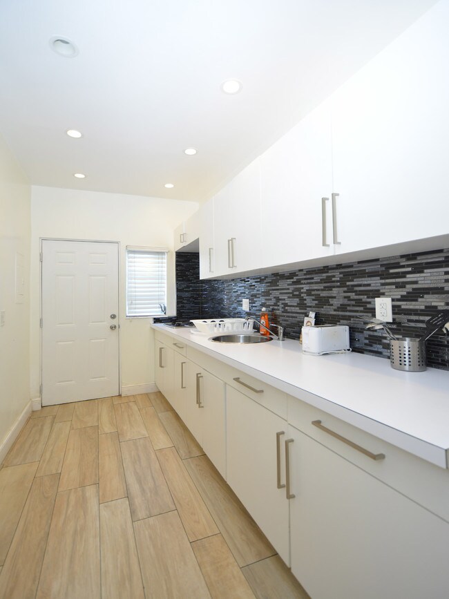 700 Lenox Ave-Unit -N/A in Miami Beach, FL - Building Photo - Building Photo