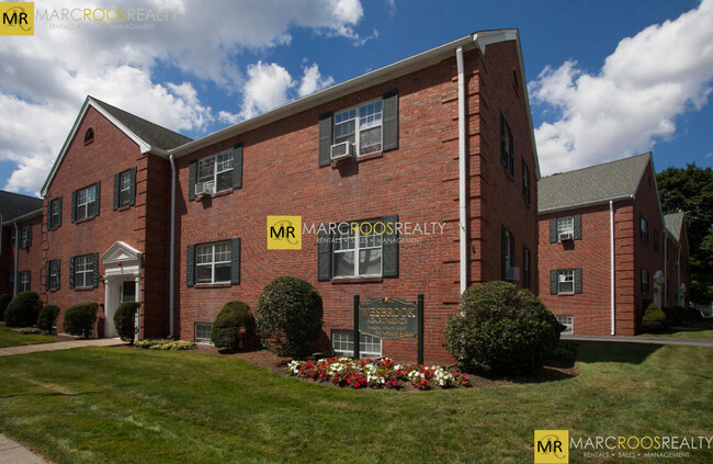 483 Centre St, Unit 1 in Newton, MA - Building Photo - Building Photo