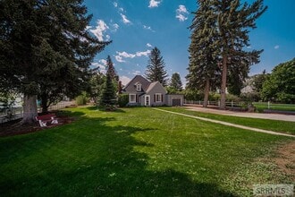 2910 E Lincoln Rd, Unit The Cottage in Idaho Falls, ID - Foto de edificio - Building Photo