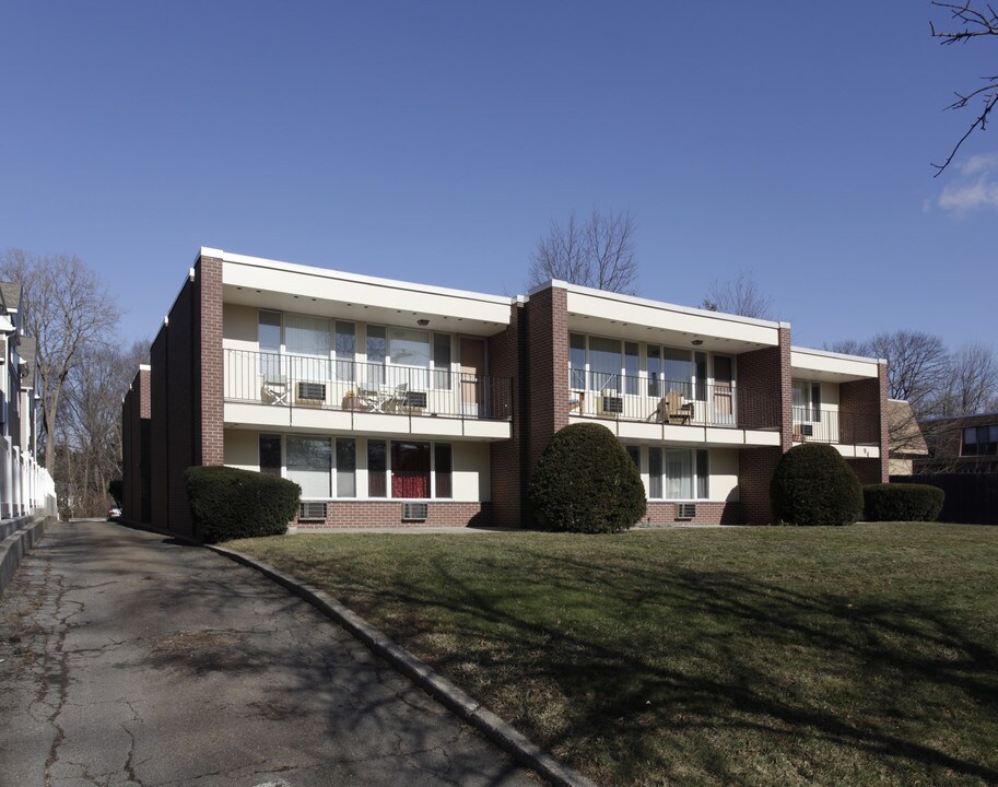 94 Maple Tree Ave in Stamford, CT - Foto de edificio