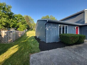 275 Brad Dr in Brunswick, OH - Building Photo - Building Photo