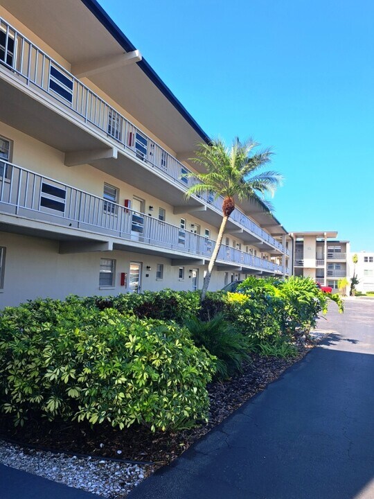 9940 47th Ave N, Unit #116 in St. Petersburg, FL - Building Photo