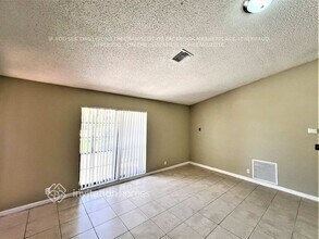 1944 Lynton Cir in Wellington, FL - Foto de edificio - Building Photo