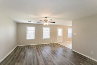 6945 Meadow Way Ln in Fort Worth, TX - Building Photo - Building Photo