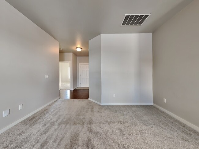 9049 NW 143rd St in Yukon, OK - Foto de edificio - Building Photo