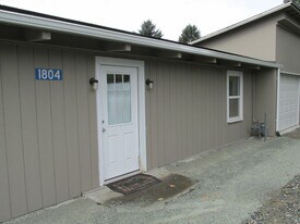 1804 Hassler Ln in Burlington, WA - Building Photo