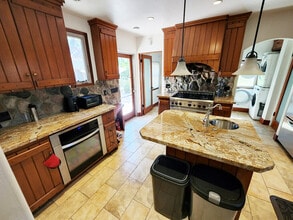 2002 N Mountain Ave in Upland, CA - Building Photo - Building Photo