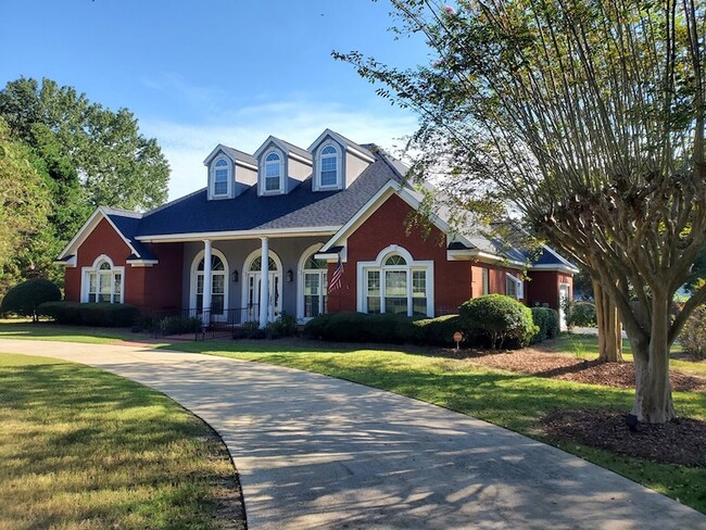 107 Edinburgh Way in Dothan, AL - Foto de edificio - Building Photo