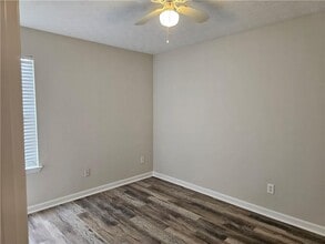 986 Ashton Oak Cir in Stone Mountain, GA - Building Photo - Building Photo