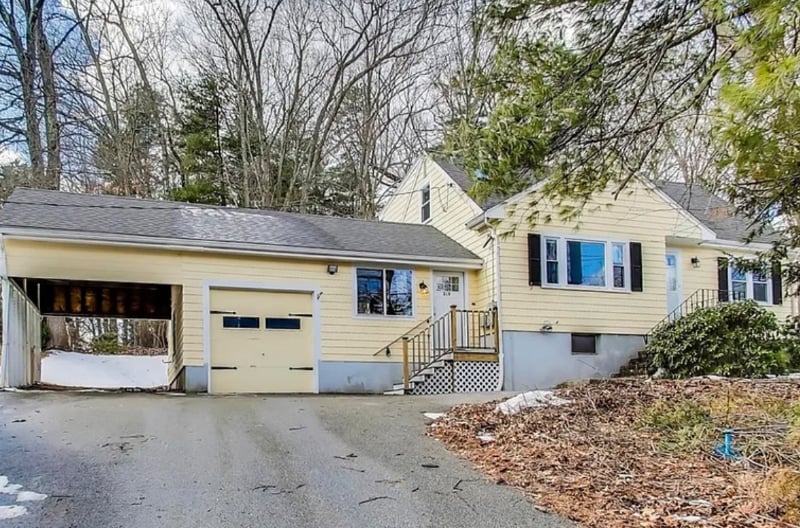215 Blue Hill Dr in Westwood, MA - Building Photo