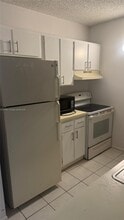 2401 Riverside Dr in Coral Springs, FL - Building Photo - Building Photo