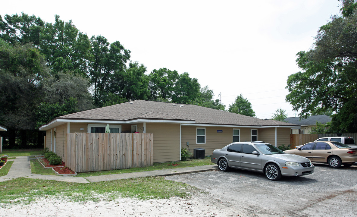 1921 Lansing Dr in Pensacola, FL - Building Photo