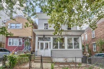 65 Giles Ave in Jersey City, NJ - Building Photo - Building Photo