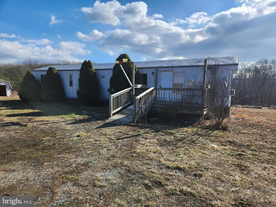 105 Ola-Ja Ln in Hedgesville, WV - Building Photo