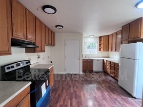 534 Steele Ln in Santa Rosa, CA - Building Photo - Building Photo