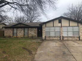 4702 Green Hollow Dr in Arlington, TX - Building Photo