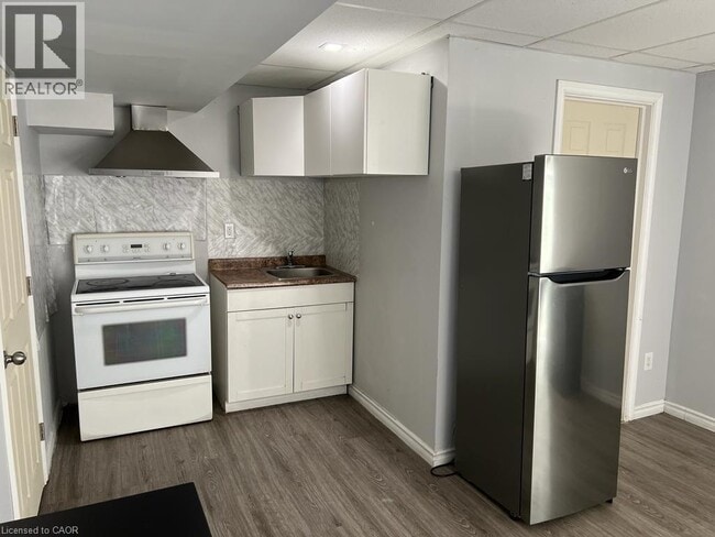 6045 Ernest Cres in Niagara Falls, ON - Building Photo - Building Photo