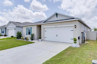 320 Boardwalk Ave in Haines City, FL - Foto de edificio - Building Photo