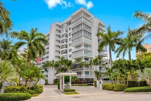 607 Ocean Dr in Key Biscayne, FL - Building Photo
