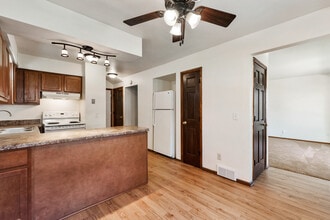 5241 N Mohawk Ave in Glendale, WI - Building Photo - Building Photo