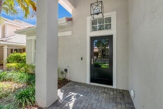 1050 Delray Lakes Dr in Delray Beach, FL - Building Photo - Building Photo