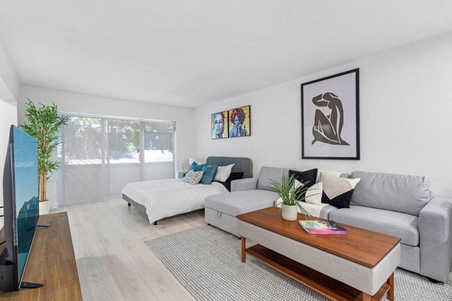 2225 W 8th Ave