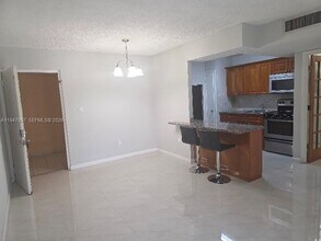 810 SW 129th Pl in Miami, FL - Foto de edificio - Building Photo