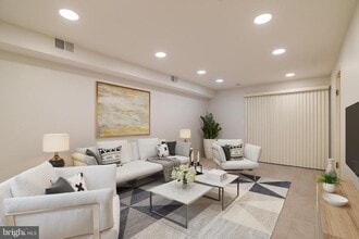 2021 Hillyer Pl NW in Washington, DC - Building Photo - Building Photo