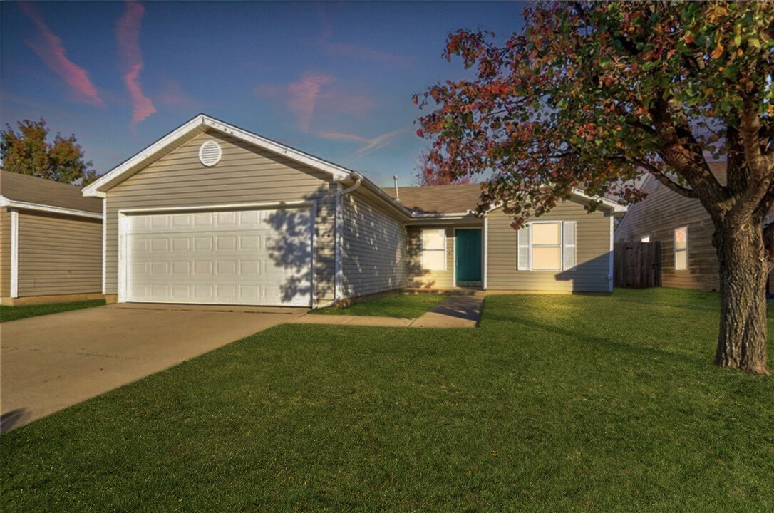 15404 Lilly Garden Ln in Oklahoma City, OK - Building Photo