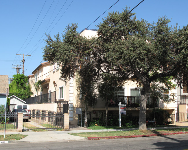 1613 Grismer Ave in Burbank, CA - Building Photo - Building Photo